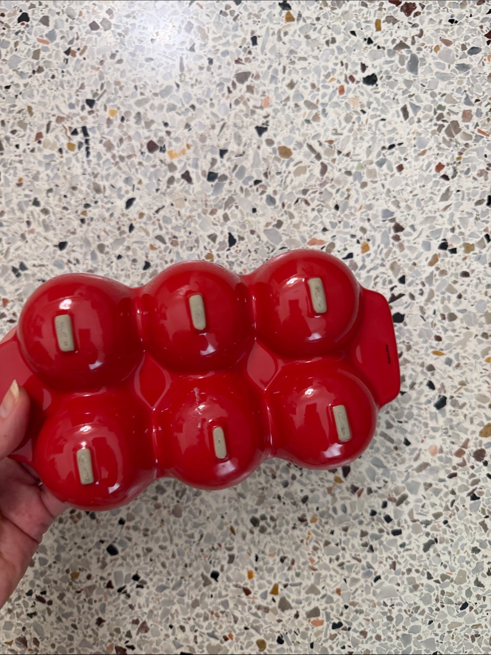 Le Creuset cerise red egg tray 6 eggs - Picture 4 of 5